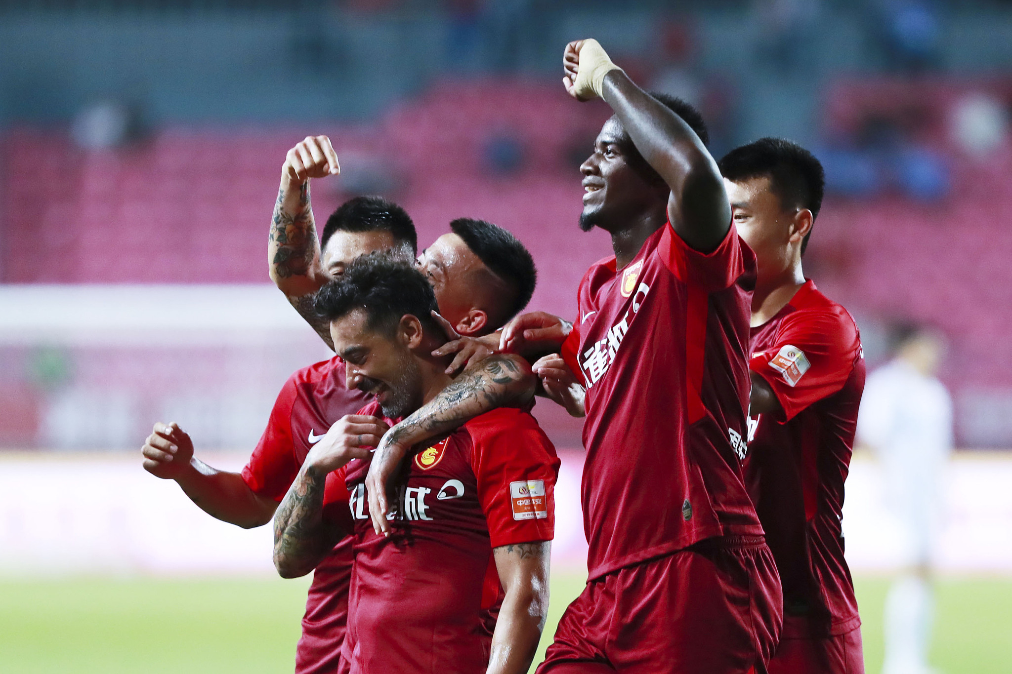 专打勇士！戈登面对勇士三分合计16中13，其余6场25中6