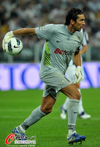 莱万多夫斯基和格策今晚要碰面了