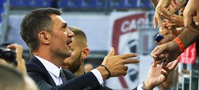 足球国足训练课发生小插曲，球员被逗笑