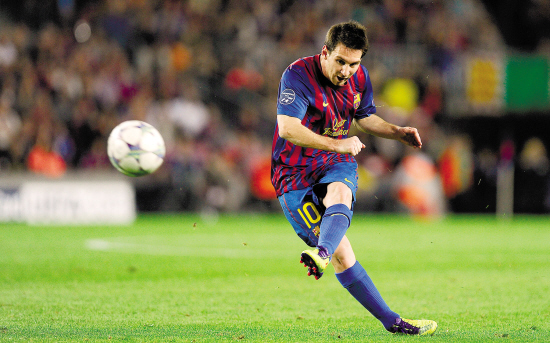 马内：萨拉赫是那种一看到球门就谁也不看的人，这是他的天性