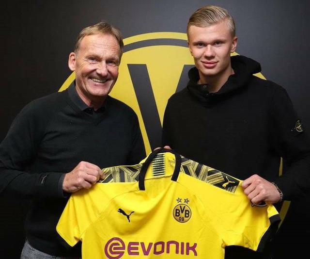 欧冠赛场精彩瞬间：巴萨2-0战胜国际米兰,