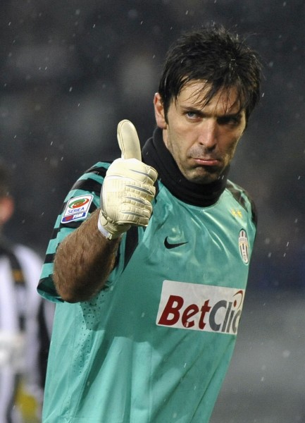 上海U20男足队员失利后哭成一片，徐根宝：哭什么？责任在我