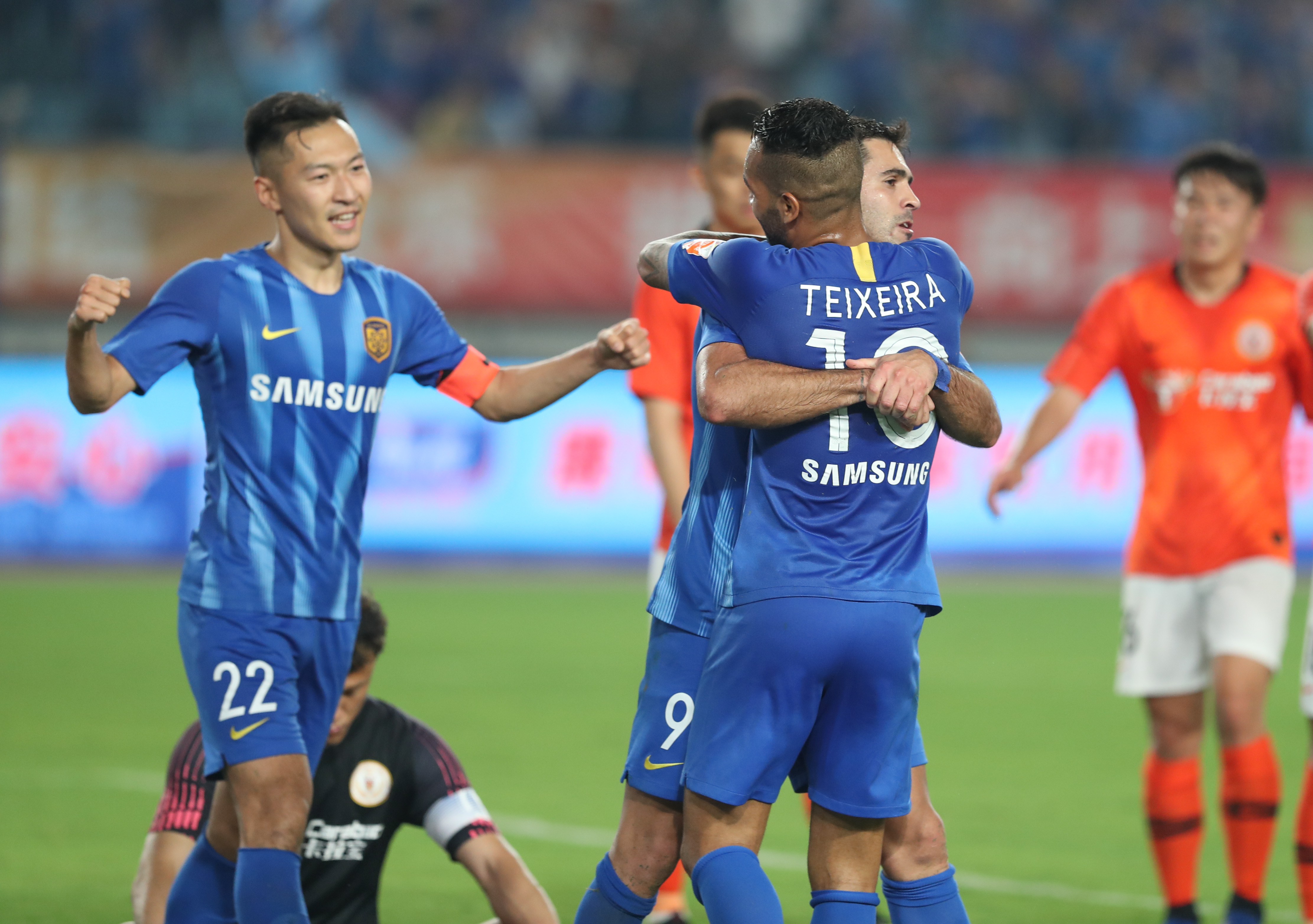 亚泰官方：对刘议阳实施“三停”；此前他被女友控诉出轨、裸聊