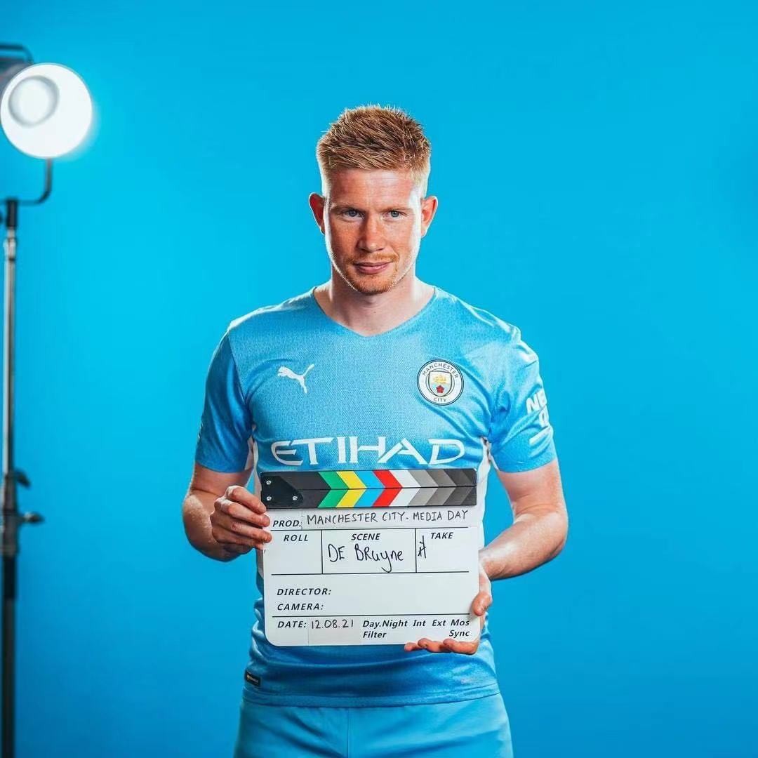 篮球篮网球员训练中展现高命中率